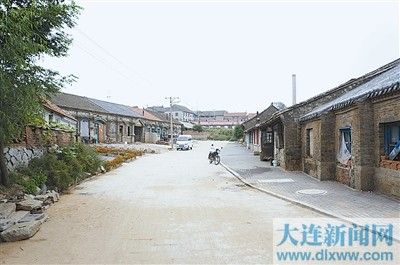 竖灯笼杆,做属相灯,拜灯官,舞龙灯,放海灯……这些年俗文化在庄河青堆