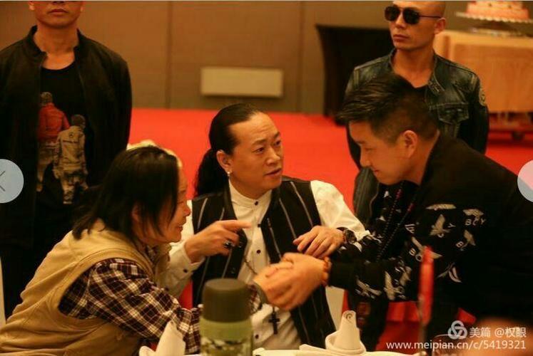 昨天在郑州万达文华酒店包坚信演讲《龙盈消费产证券化《《龙盈消费