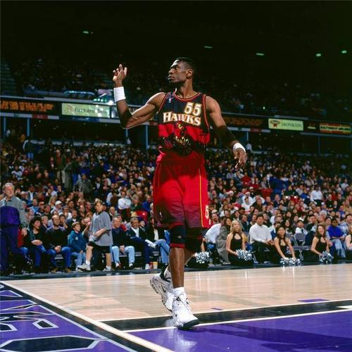 也被穆大叔摇手指的庆祝动作而扰乱心态乔丹被激怒后,抓住机会在