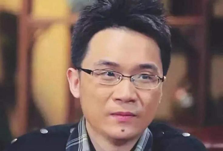 他是蔡明的儿子,15岁出国留学8年,32岁靠《泰囧》一炮