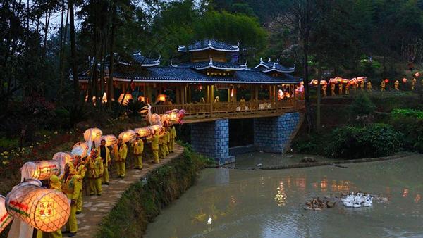 新闻 正文 溆浦县阳雀坡古村落 景区位于溆浦县龙潭镇,距沪昆高铁溆浦