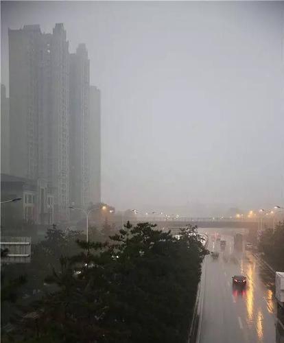 【陕西传媒网】西安今天不限行 雨后强冷空气抵达雾霾