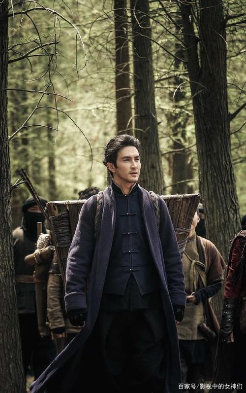 高伟光饰演的鹧鸪哨,简直就是演活了这个角色,他混血感的五官,很符合