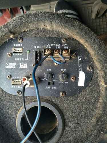 车载低音炮怎么连接到电脑上,电源怎么解决?