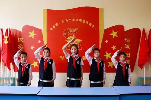 【晨读】国旗和红领巾