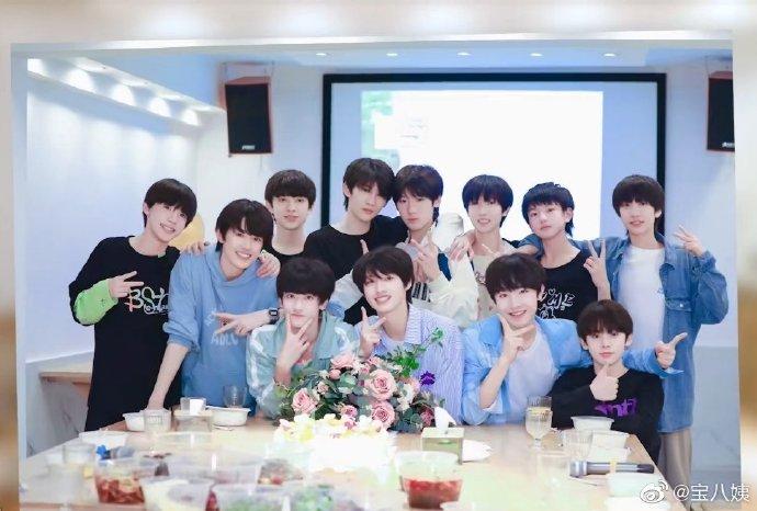 tf家族三代新年合照