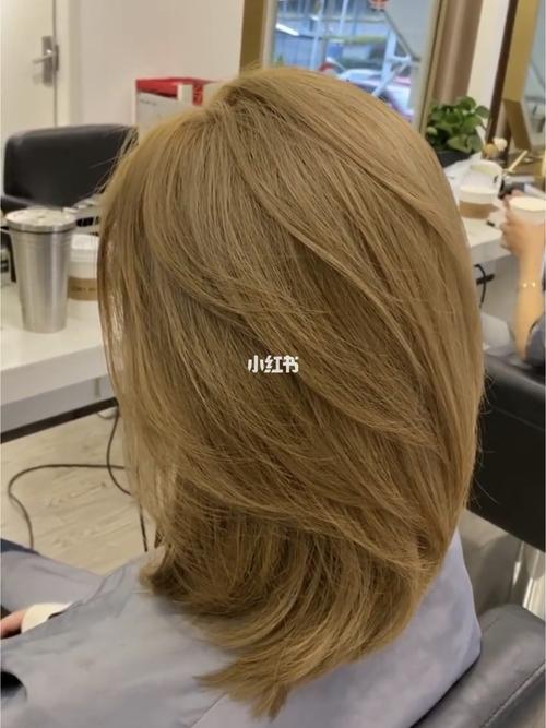 亚麻色 棕色 显白发色 株洲烫发株洲染发_染发_时尚