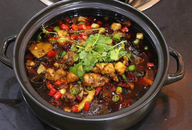 木耳金针焖兔肉