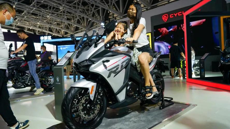 赛科龙abs版ra2,rx6等全系新车亮相西安摩博会