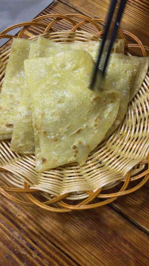 有砂锅油饼扒肉狮子头,特色菜,都非常好吃,而且价格实在,都是回头客