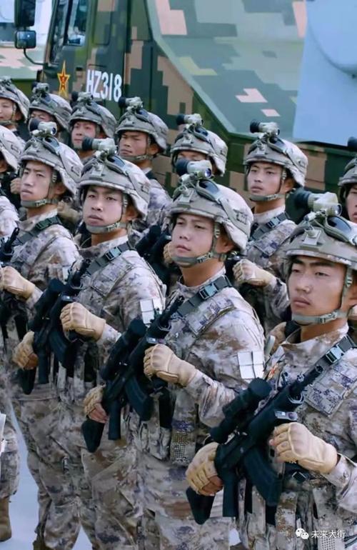 未来大街军事馆2019年国庆大阅兵里的新式迷彩与新式步枪