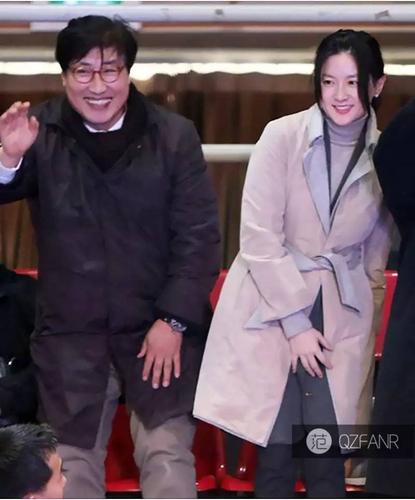 据说李英爱和郑豪泳是经熟人介绍认识的,之后秘密交往了10年.