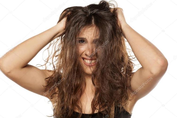 名称:凌乱的头发的女人