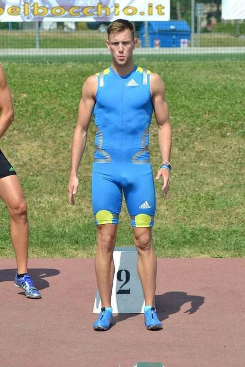 足球男运动员露jj图 (第1页)