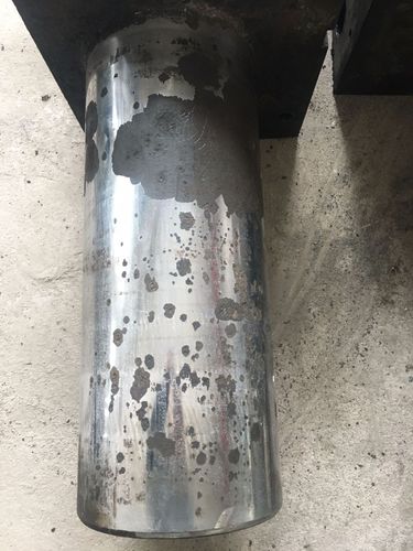 港口油缸活塞杆修复前后对比图