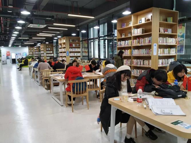 那么今天小编就带大家来 看一看 南明区图书馆究竟是什么样的