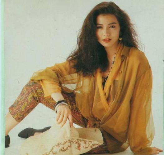 钟楚红年轻时有多美?成龙刘德华都对她十分爱慕,60岁魅力不减