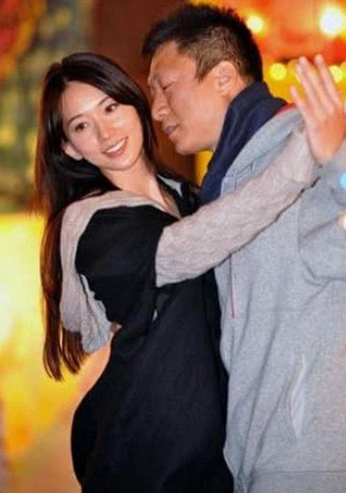孙红雷拥抱林志玲,谁注意他的五根手指头了,网友:暴露