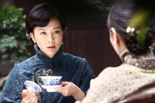 《倾城之恋》:抗争与妥协并存,白流苏性格中的矛盾性分析
