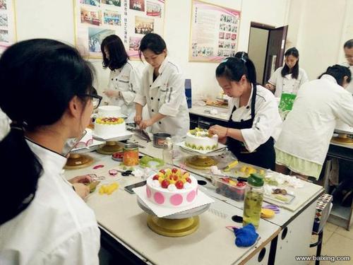 武汉金领蛋糕学校 暑期西点培训班 暑假业余糕点班