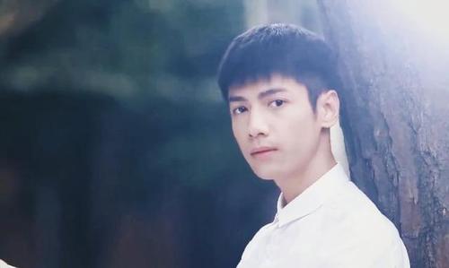 月上重火!罗云熙撩人于无形