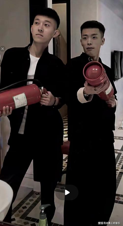 水龙弹大赦天下四四哥个人资料-精神小伙龙头大哥