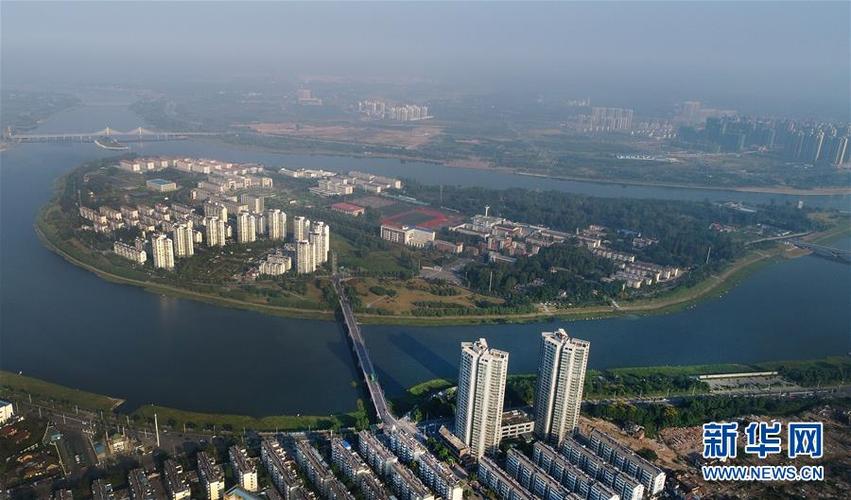 河中的月亮岛上坐落着一座高校——皖西学院.新华社记者 陶明 摄