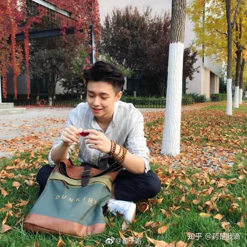 回归正题,我要来介绍了——翟子路,中国内地男演员,还没得作品 就读于
