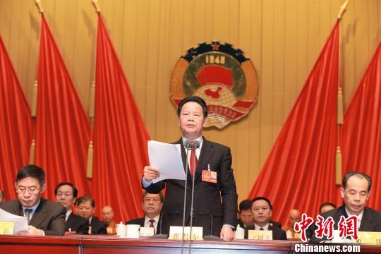 安徽省政协主席张昌尔在闭幕大会上讲话. 韩苏原 摄