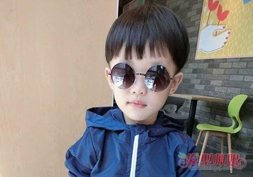 四岁的小孩子适合什么样的发型剪潮流男童发型再也不是妈妈们一言堂