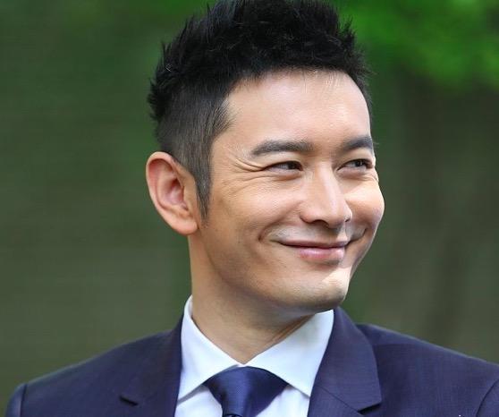 嘴咧开到耳朵的吴亦凡,黄晓明一脸鱼尾纹,最后一个好恐怖