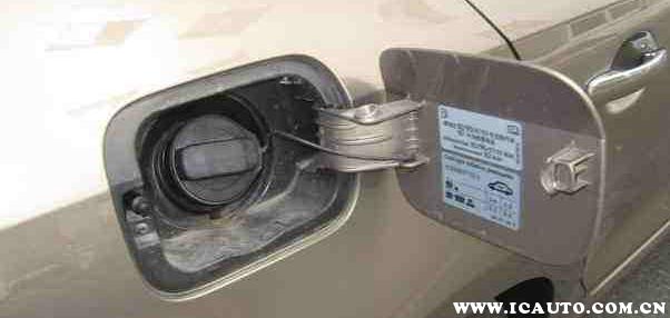 速腾油箱盖打不开怎么办?速腾油箱盖应急开关