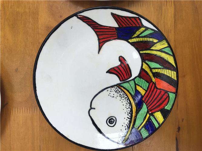 实验小学疫情期间五年级美术课----《实用又美观的盘子》