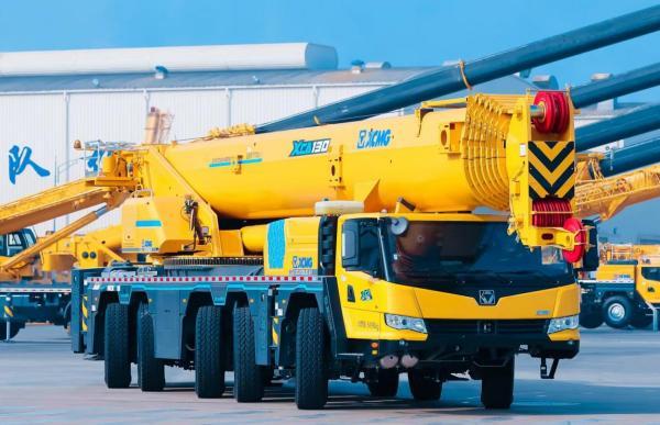徐工重型全球首款100国内自主化全地面起重机在江苏下线