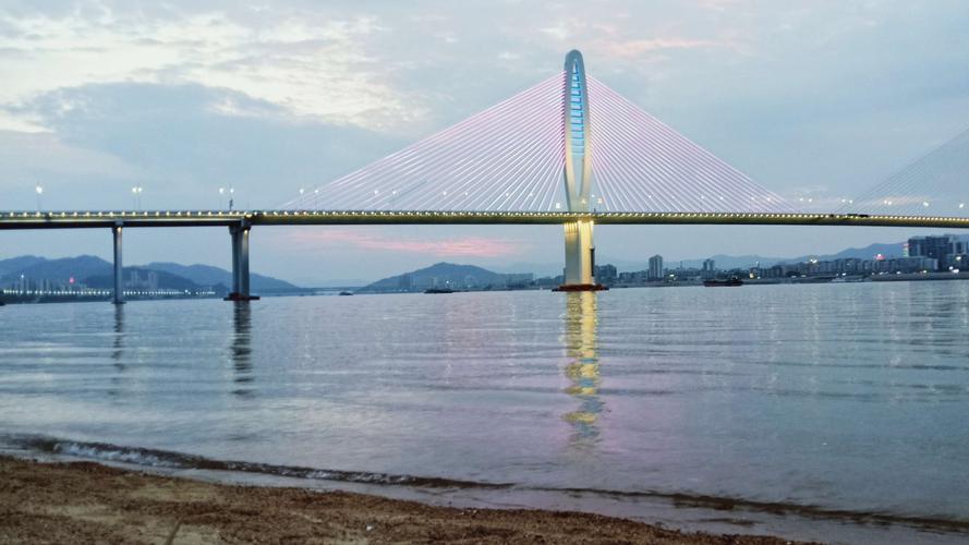 西江阅江大桥下沙洲远望大鼎峡和肇庆西江大桥
