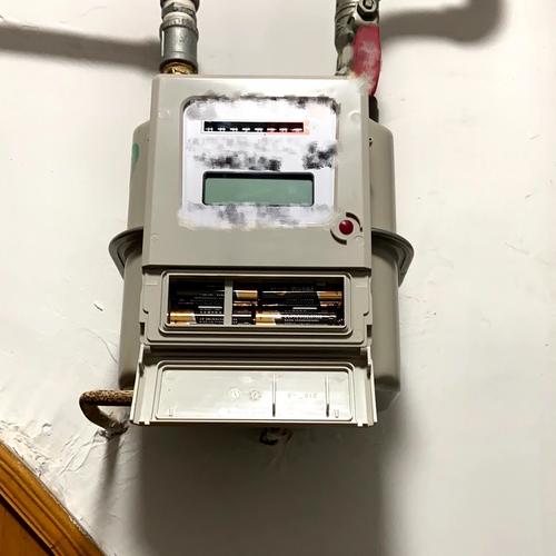 原来燃气表是要放电池的