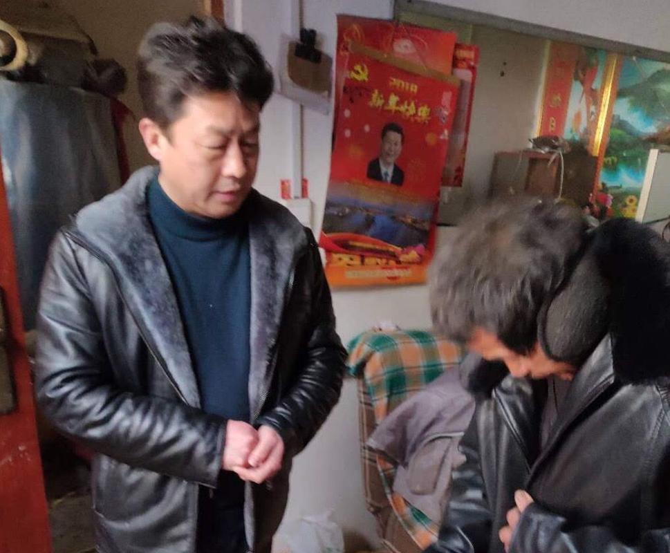 爱心企业家到沈丘李老庄乡为乡亲们送去了暖暖的关怀