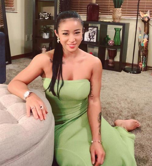 wwe中国第一人晒照,这样的身材怎么样?_李霞