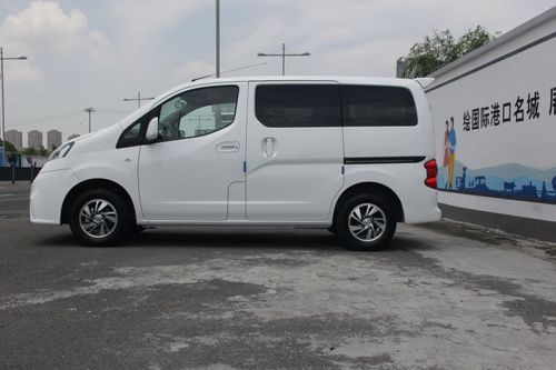 尼桑nv200自动豪华型