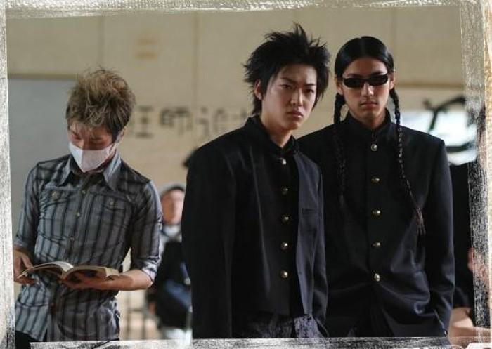 热血高校 小栗旬笑起来是好看还是难看 有人爱他不笑装酷的样子 有人