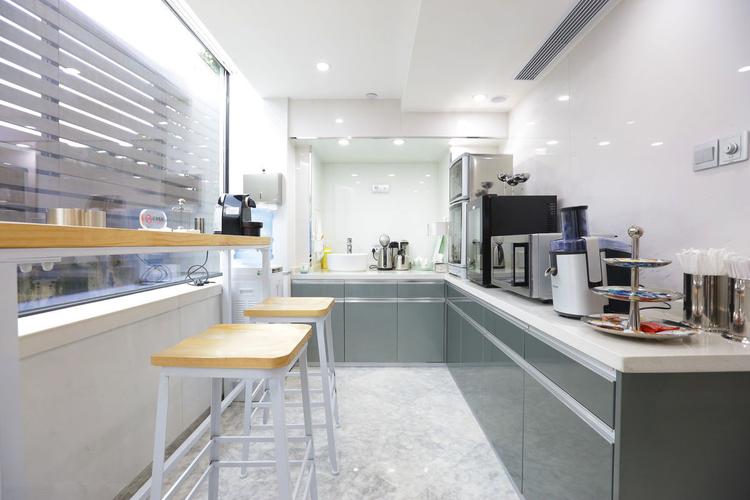 小面积的办公室茶水间设计