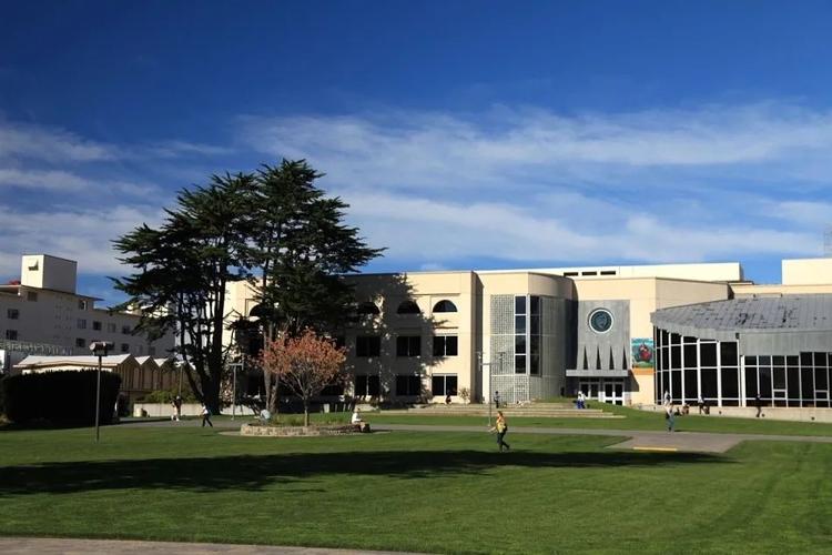 21-29 sat 25-75 %分数线:1090-1350 伊利诺伊大学芝加哥分校