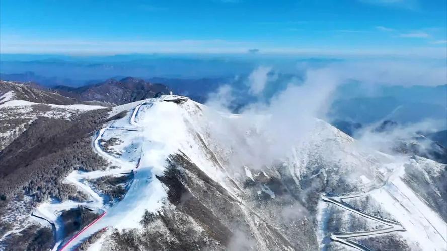 "雪飞燕"是冬奥会滑降,回转,全能项目等雪上项目竞赛场馆,其中赛道长