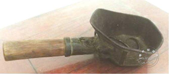 到汉代,熨斗始用于熨烫衣服,到明清已经盛行于民间.