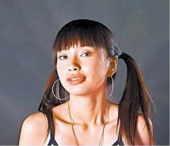 杨颖   早年陈伟霆与杨颖有过一段恋情,最后没能在一起.