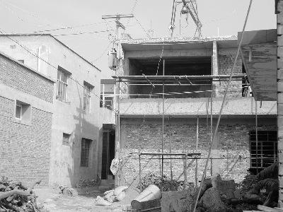 村民为多获拆迁补偿遍地狂建"炮楼"(图)