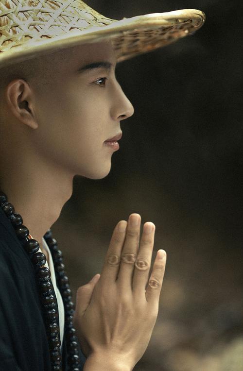 超好看超帅气的一组和尚古风摄影图片