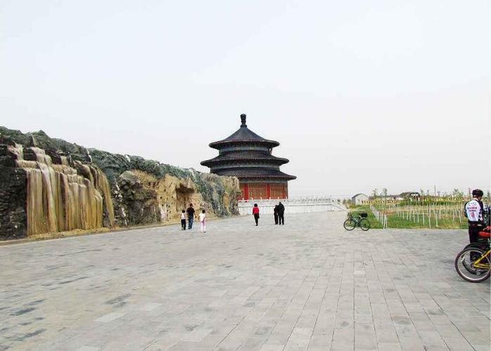 地理环境:滨州秦皇台风景旅游区位于山东省滨城区单寺乡西石村,面积