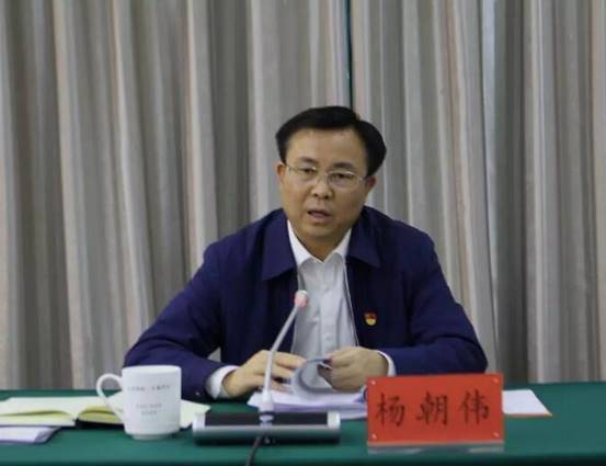 罗甸县十二届县委常委会第106次扩大会议召开
