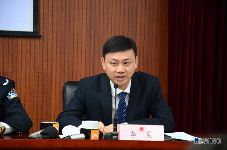 成都市交通运输委员会运输处处长李昊回答记者提问